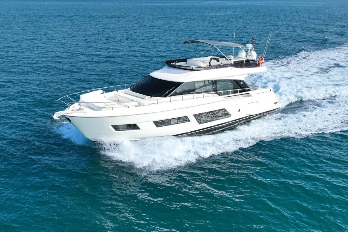 FERRETTI 670