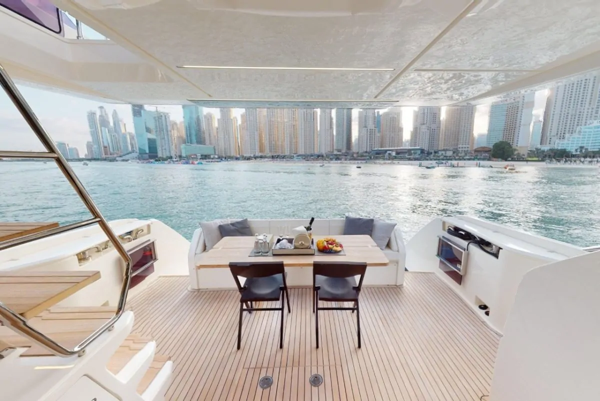FERRETTI 670