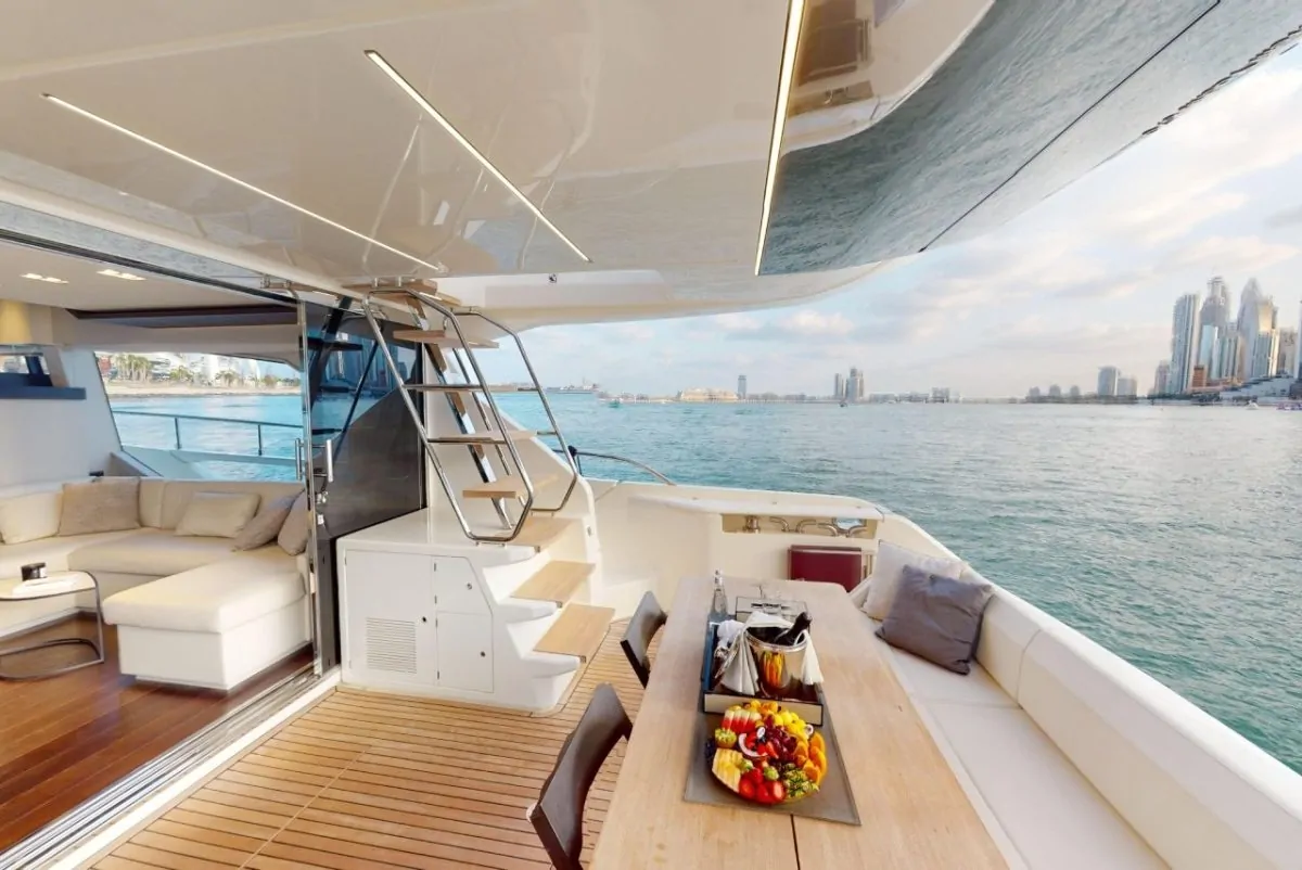 FERRETTI 670