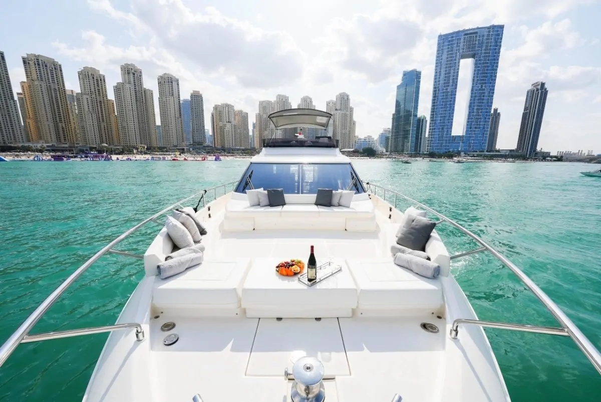 FERRETTI 670