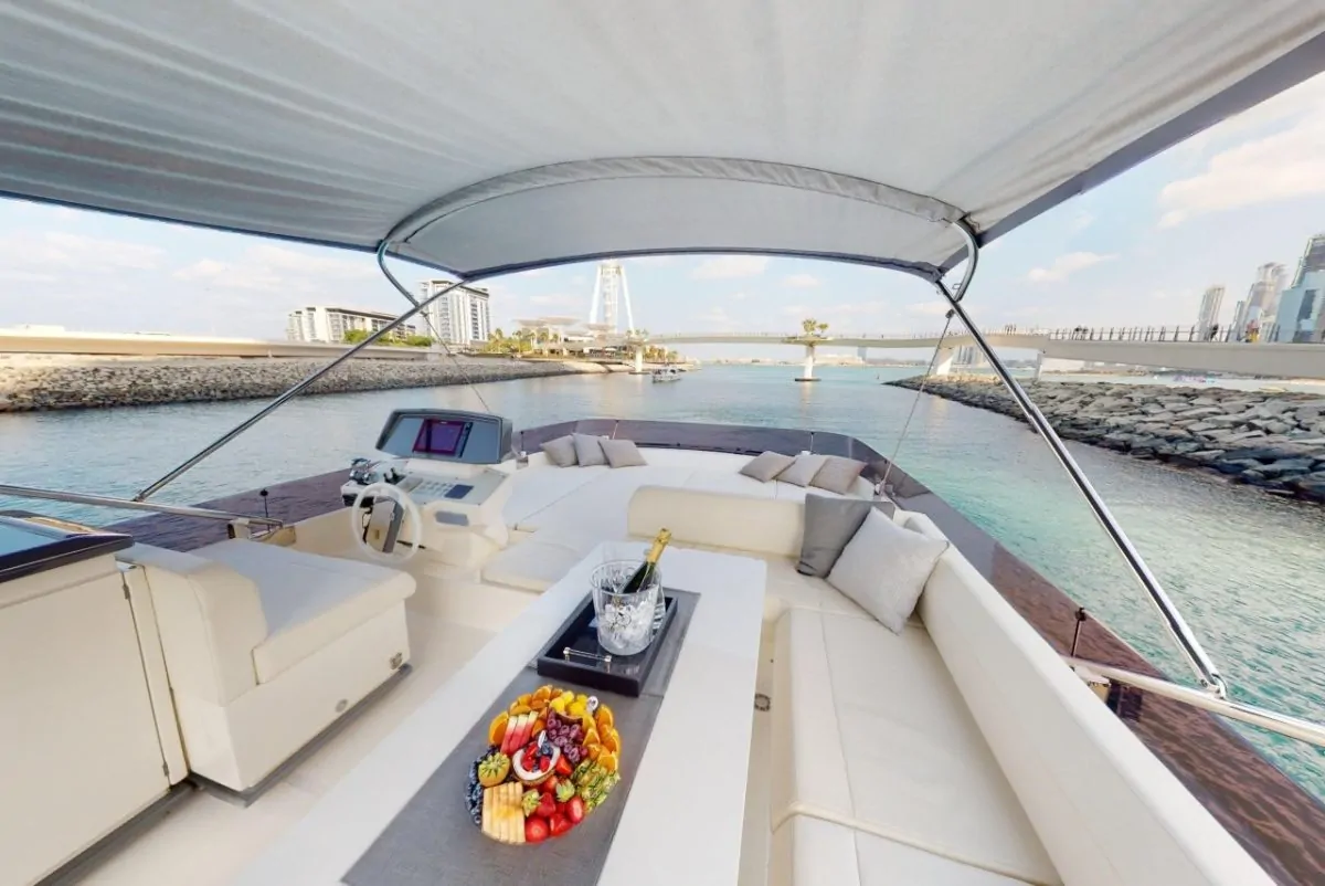 FERRETTI 670