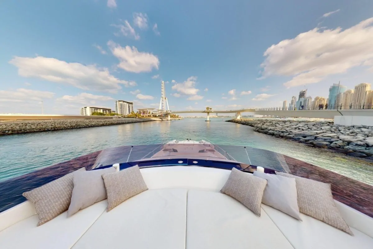 FERRETTI 670
