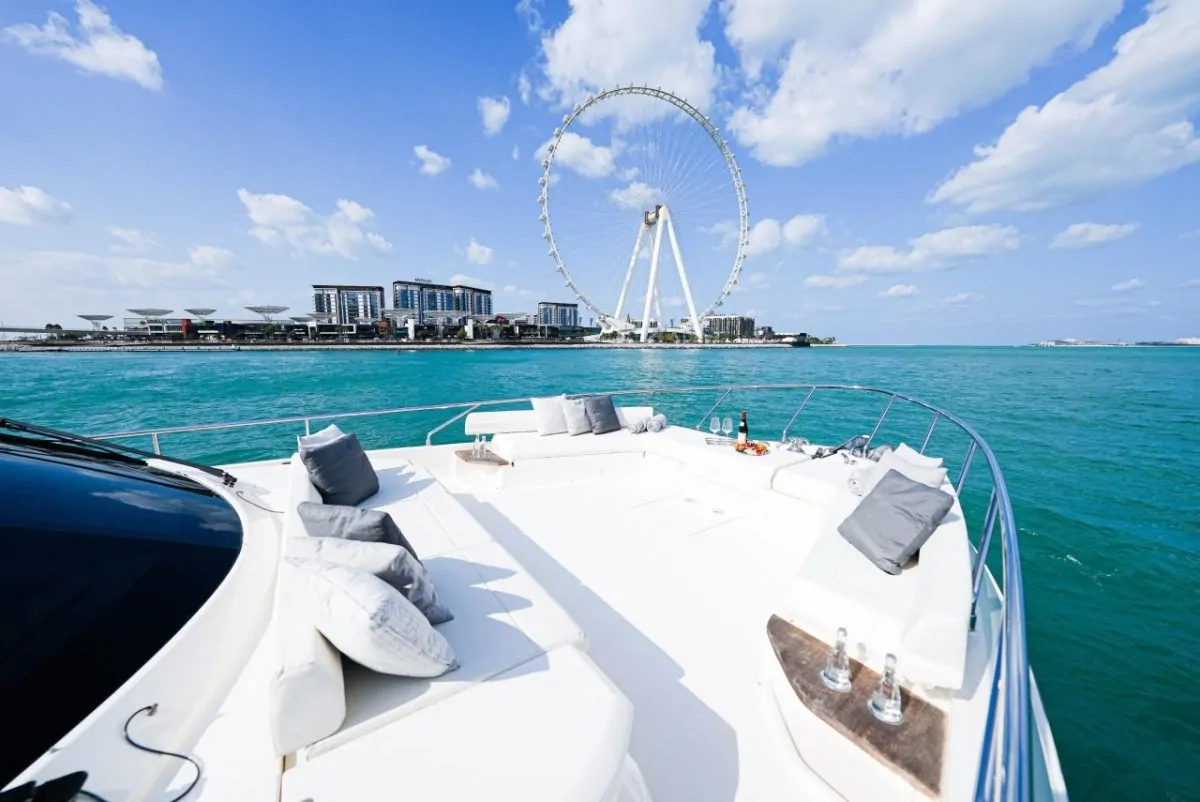 FERRETTI 670