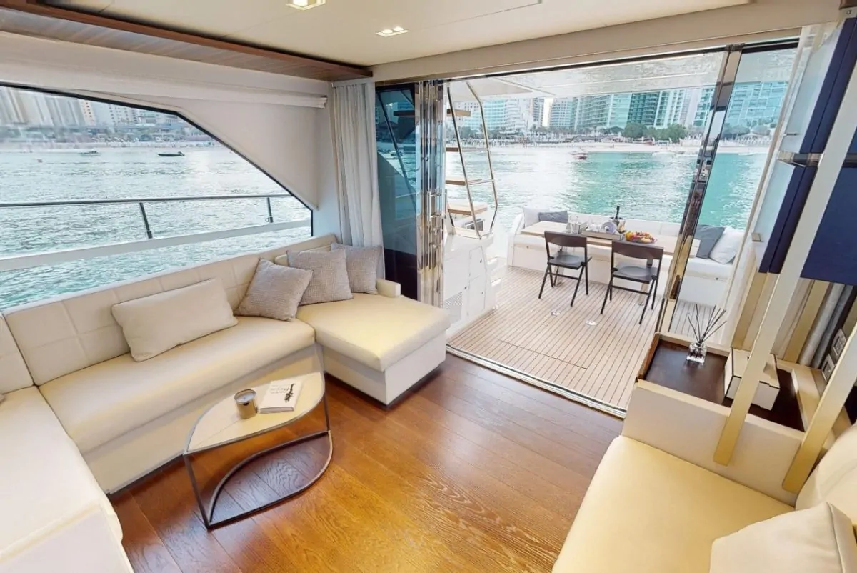 FERRETTI 670
