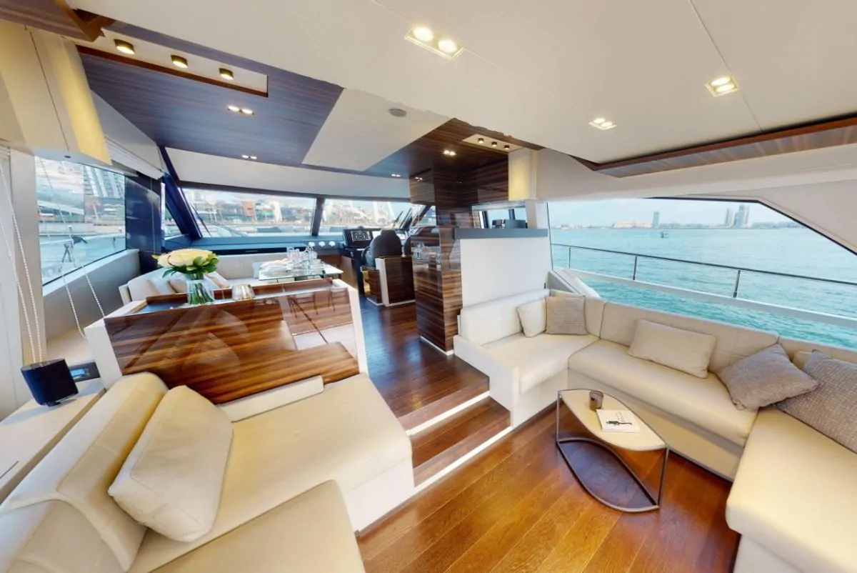 FERRETTI 670