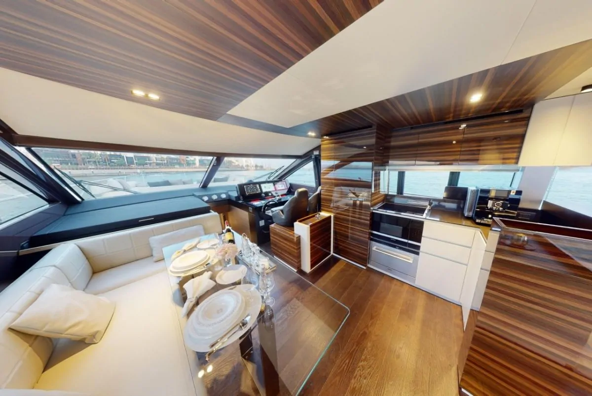FERRETTI 670
