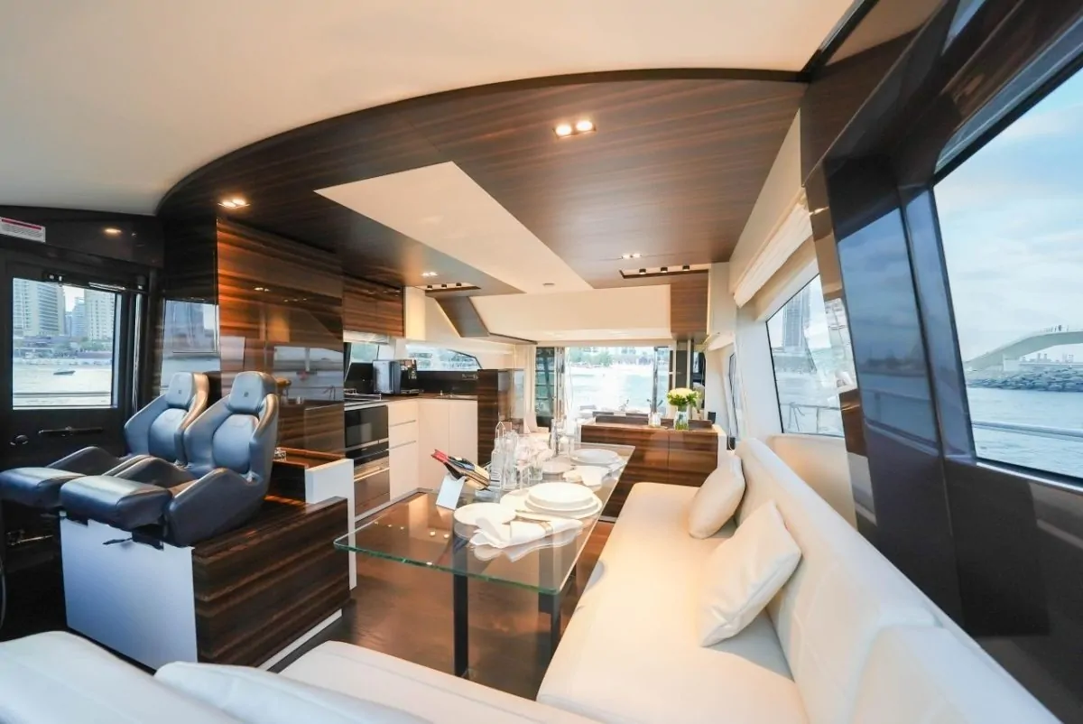 FERRETTI 670